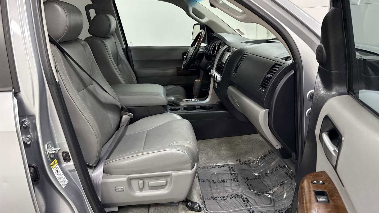 Used 2010 Toyota Sequoia Platinum image 30