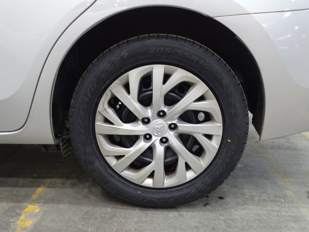 Used 2017 Toyota Corolla LE image 36