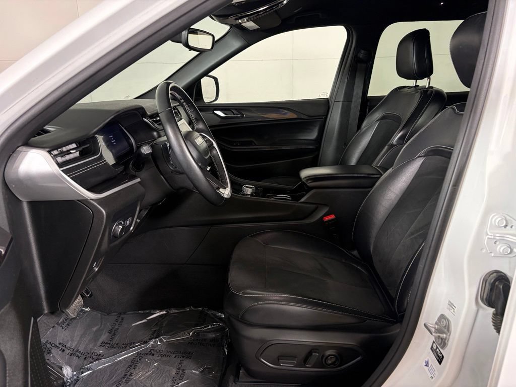 Used 2022 Jeep Grand Cherokee L Laredo RWD image 15