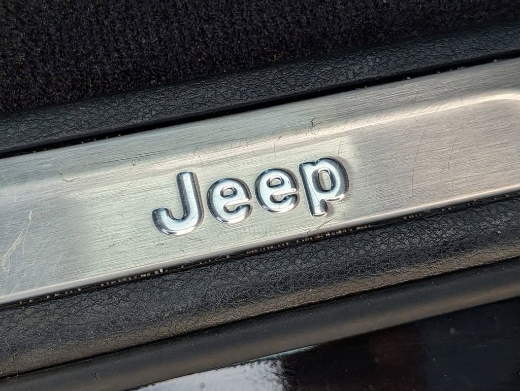 Used 2018 Jeep Grand Cherokee Limited AWD/4WD image 21