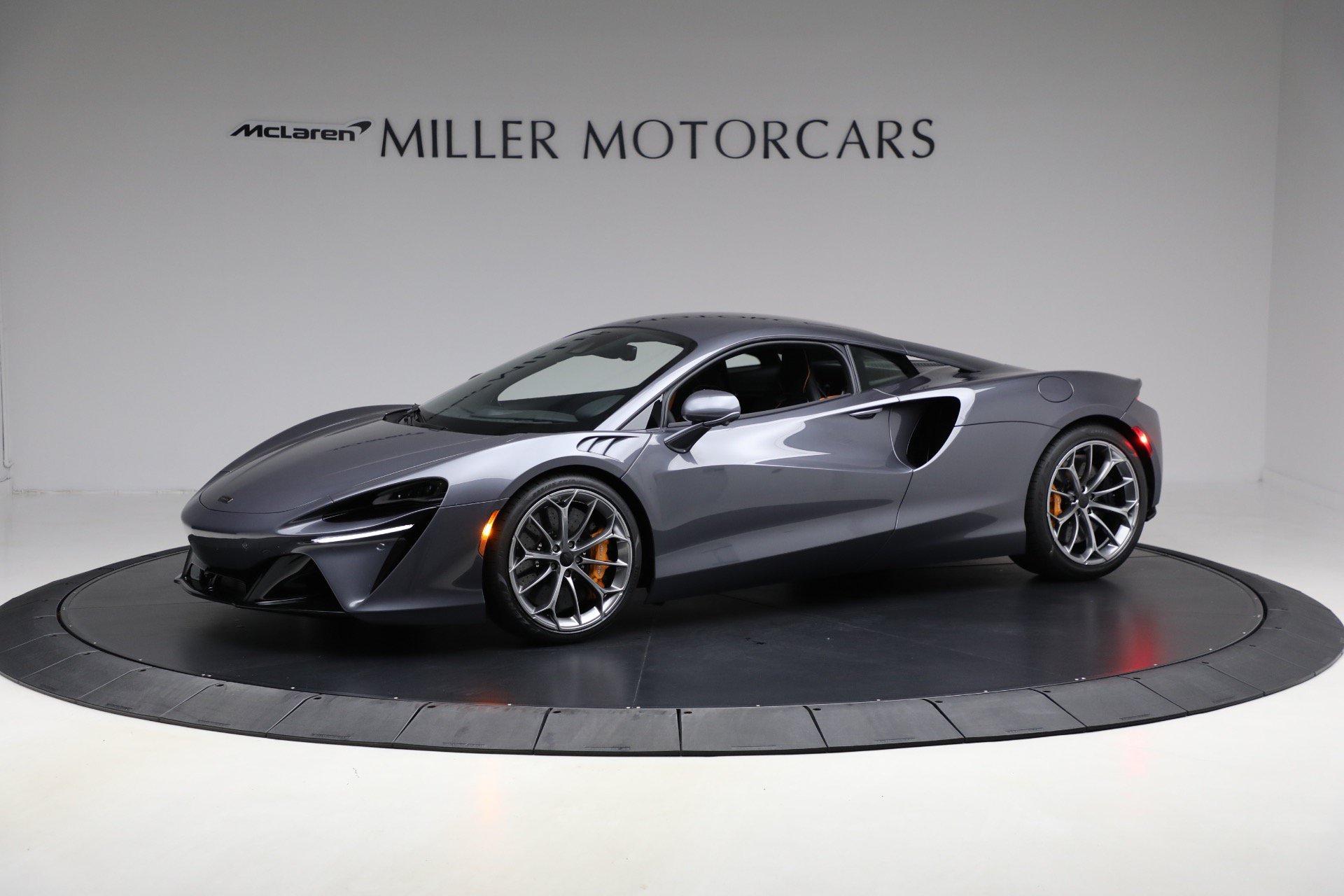 New 2025 McLaren Artura RWD image 2