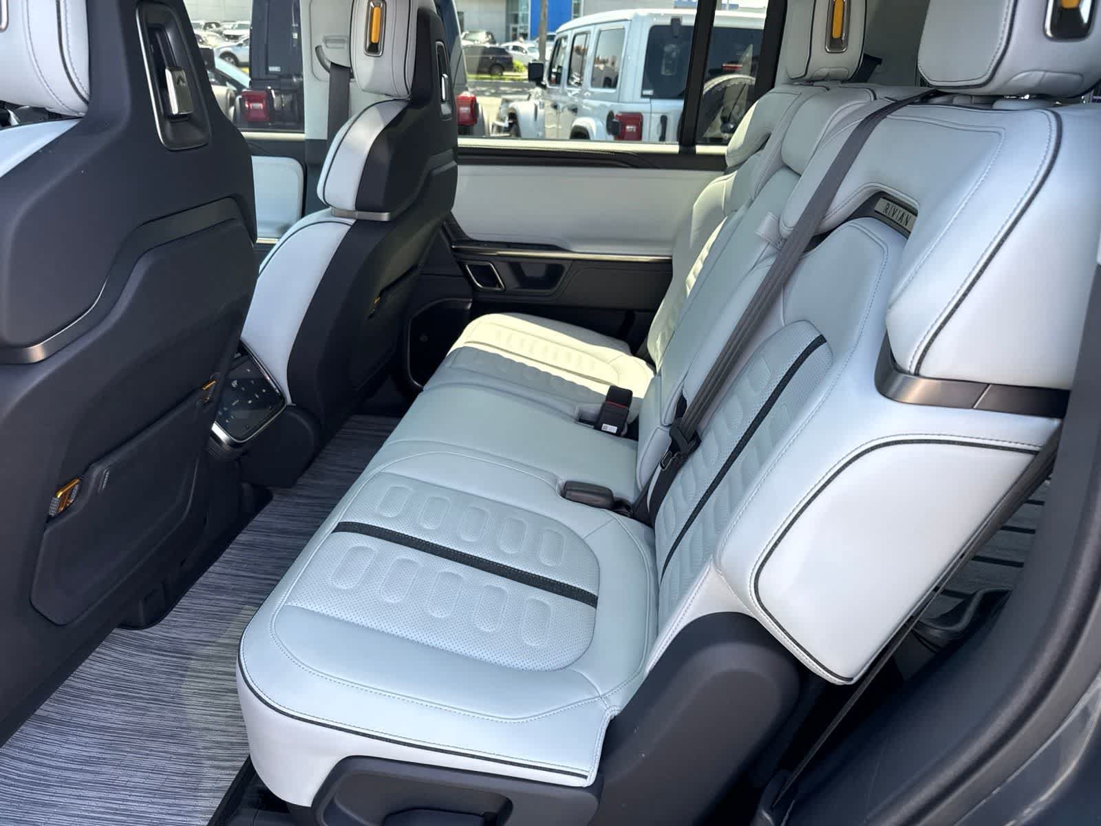 Used 2023 Rivian R1S Launch Edition AWD/4WD image 28