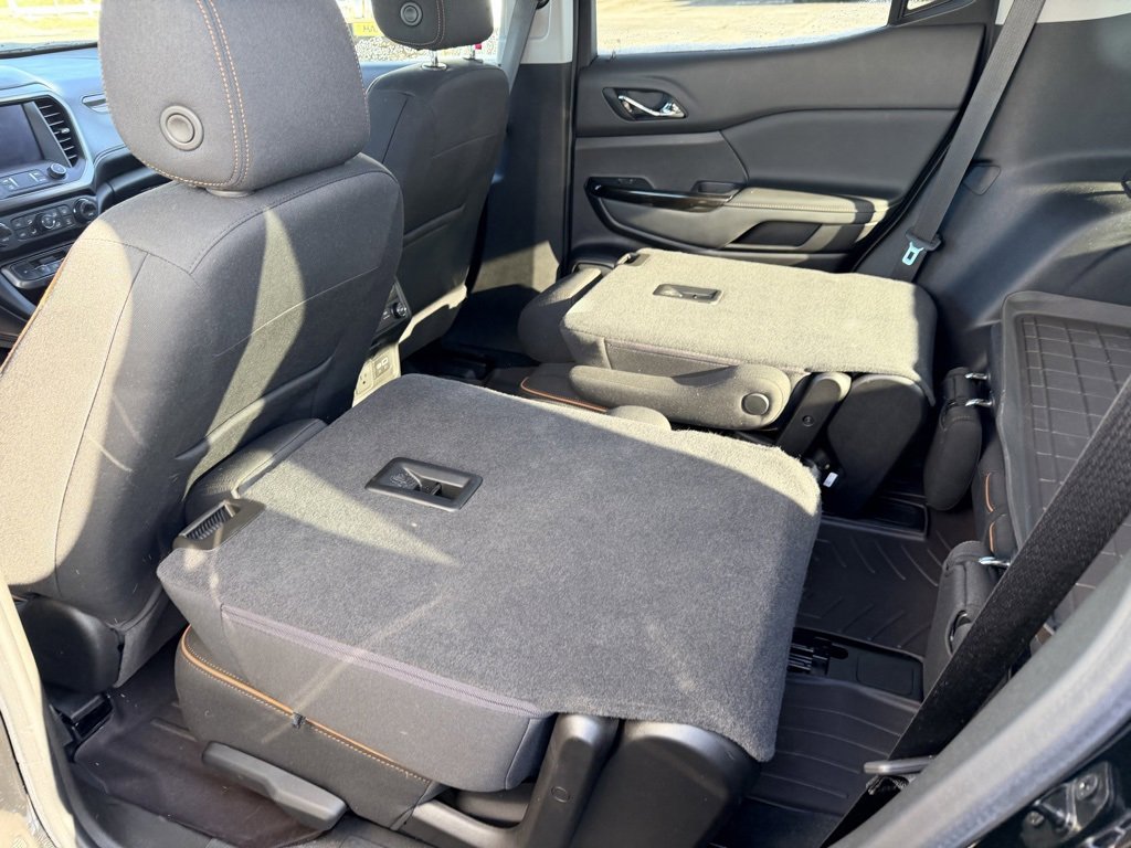 Used 2022 GMC Acadia AT4 image 30
