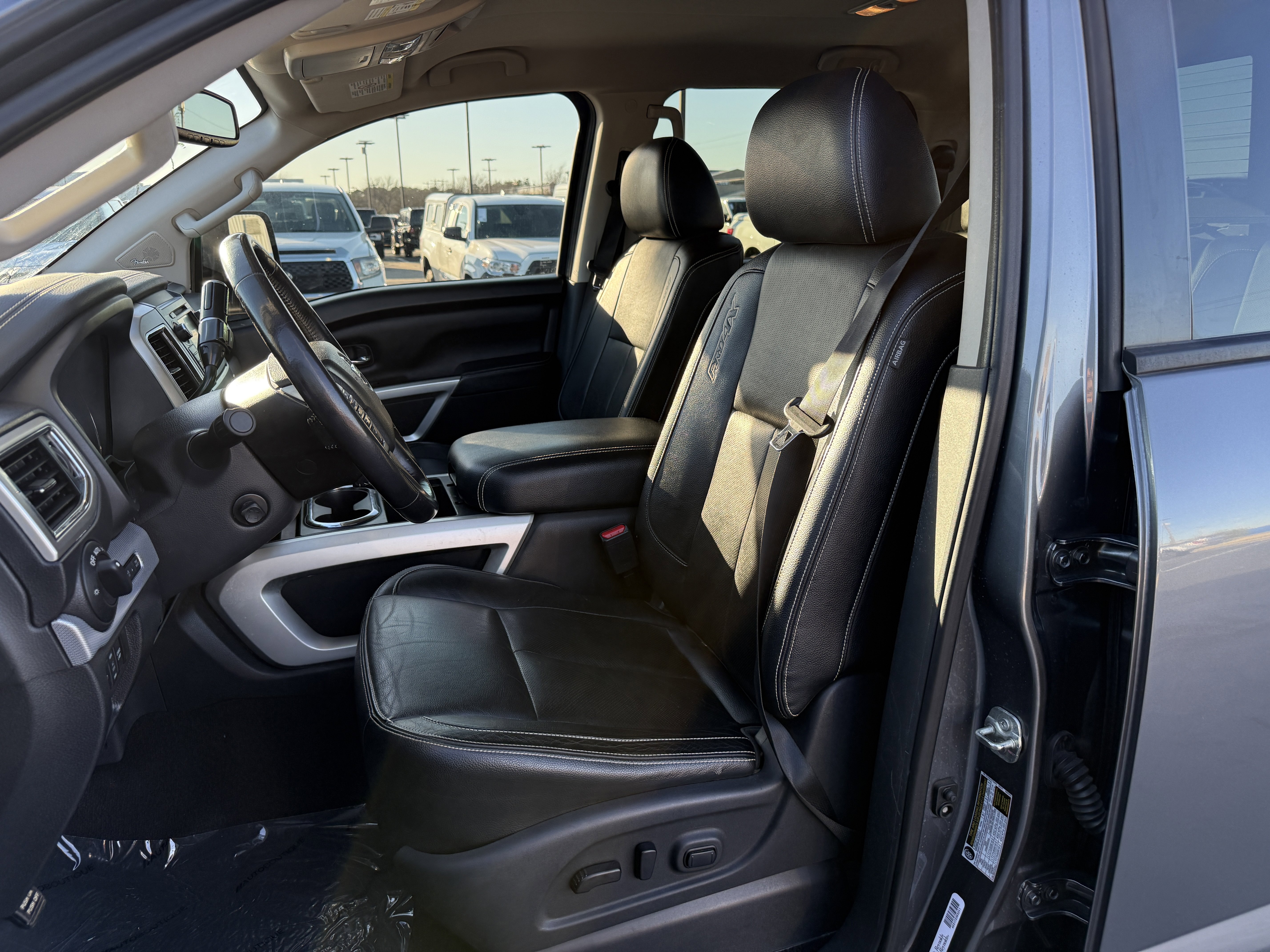 Used 2019 Nissan Titan PRO-4X w/ Pro-4x Convenience Package image 30