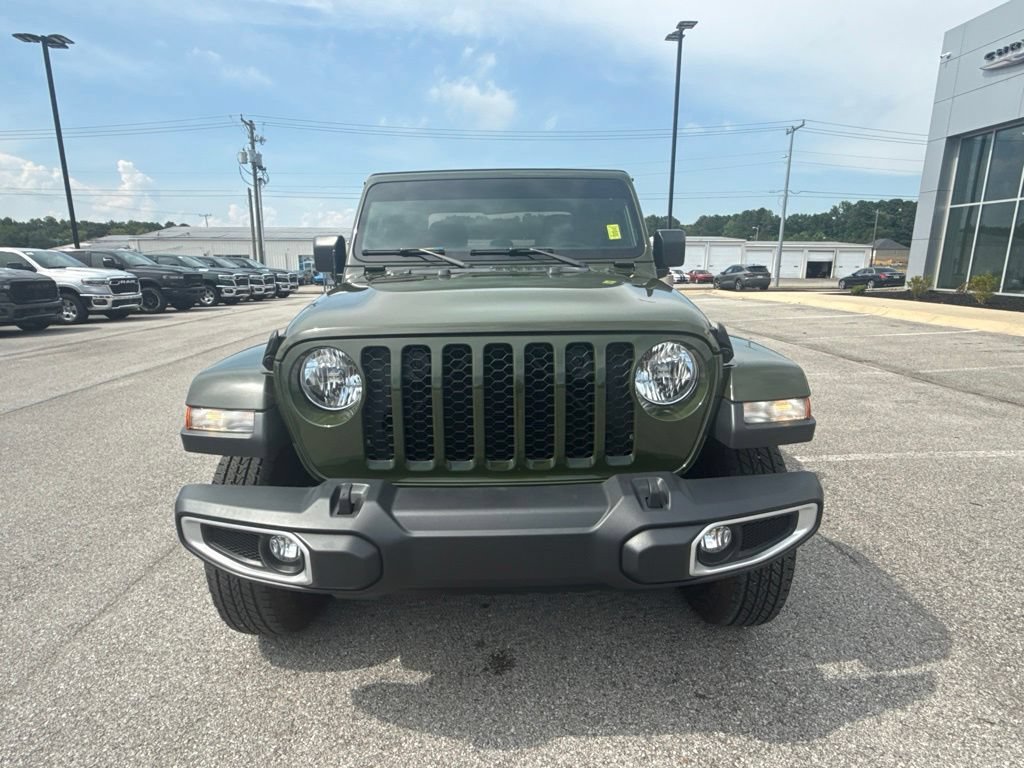 Used 2023 Jeep Gladiator Sport AWD/4WD image 3