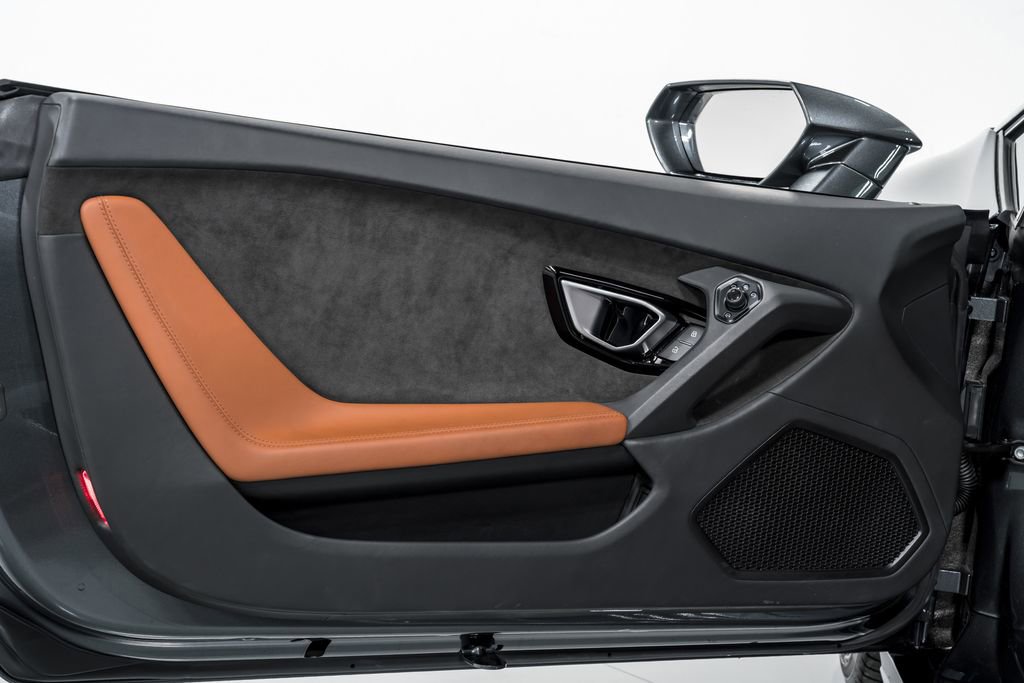 Used 2016 Lamborghini Huracan LP 610-4 AWD/4WD image 9
