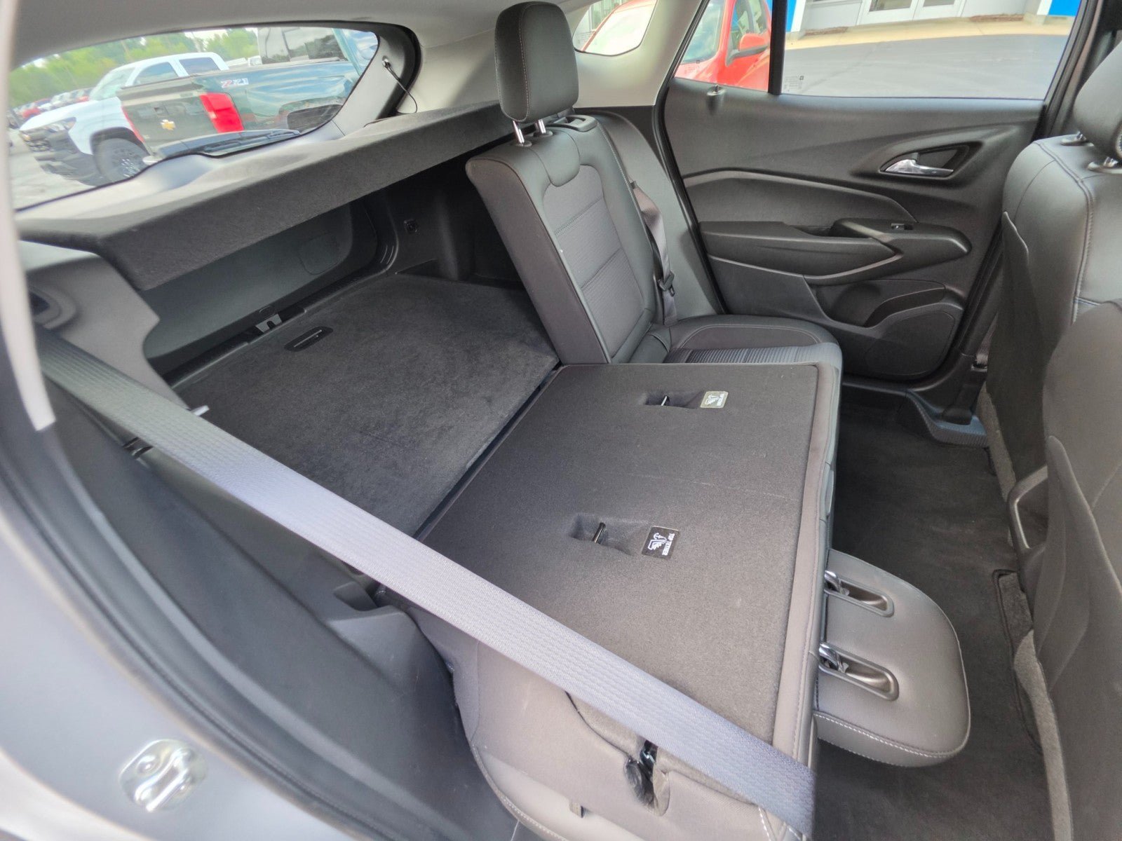 Used 2025 Chevrolet Trax LT w/ LT Convenience Package FWD image 18