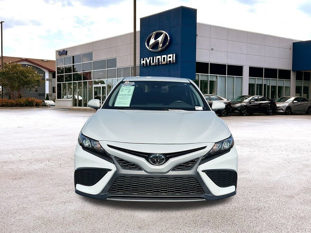 Used 2023 Toyota Camry SE image 8