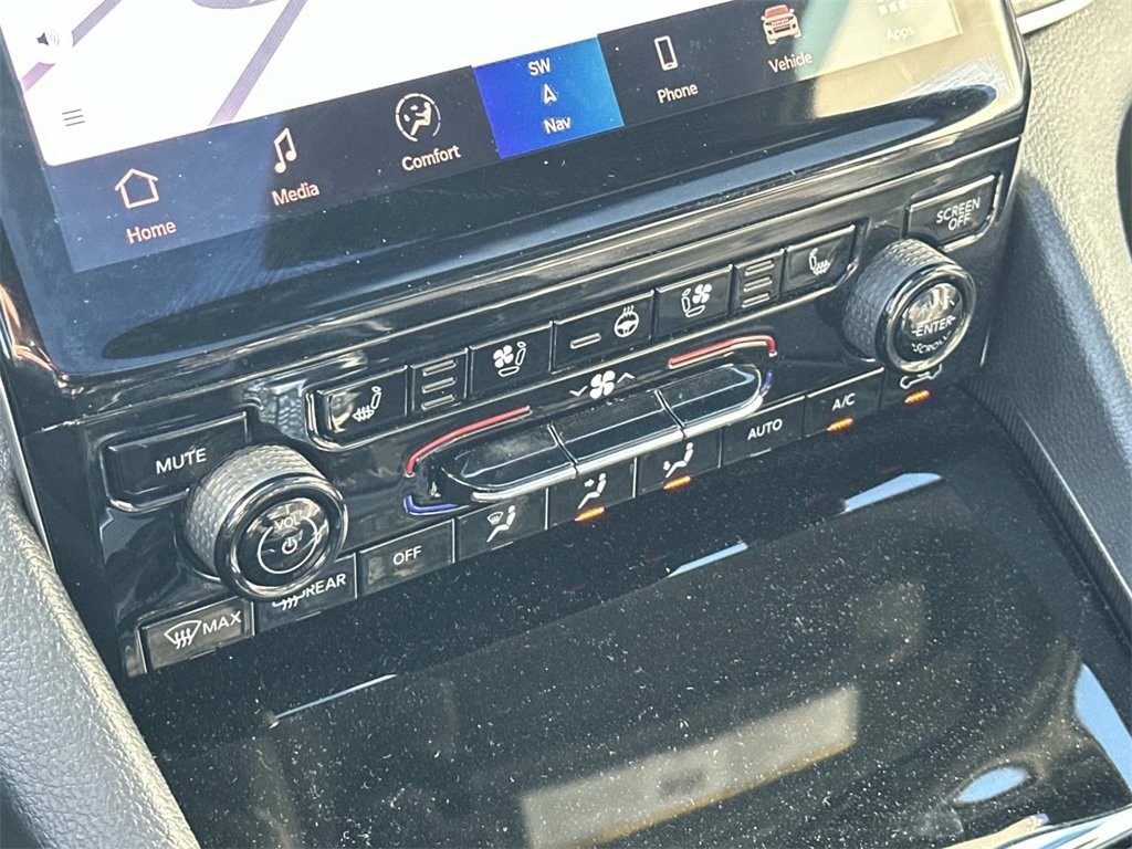 Used 2024 Jeep Grand Cherokee L Limited w/ Luxury Tech Group II image 23