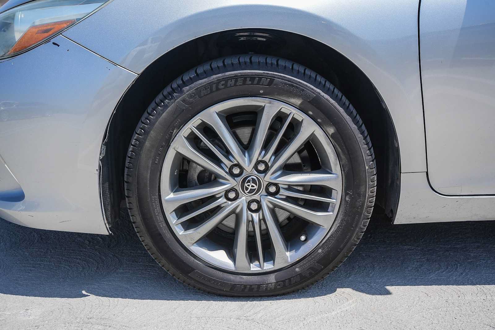 Used 2015 Toyota Camry SE FWD image 8