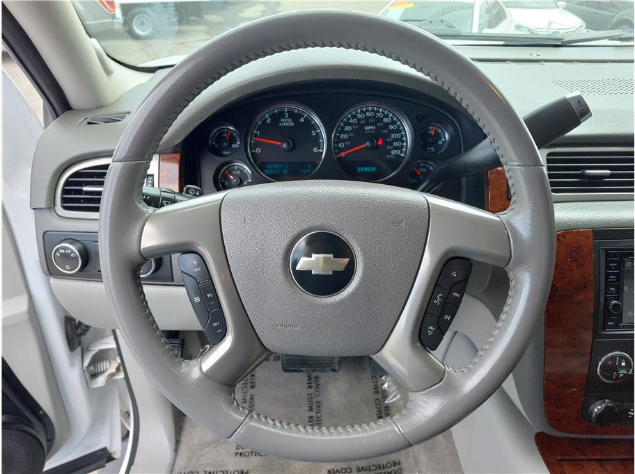 Used 2010 Chevrolet Suburban LTZ image 7