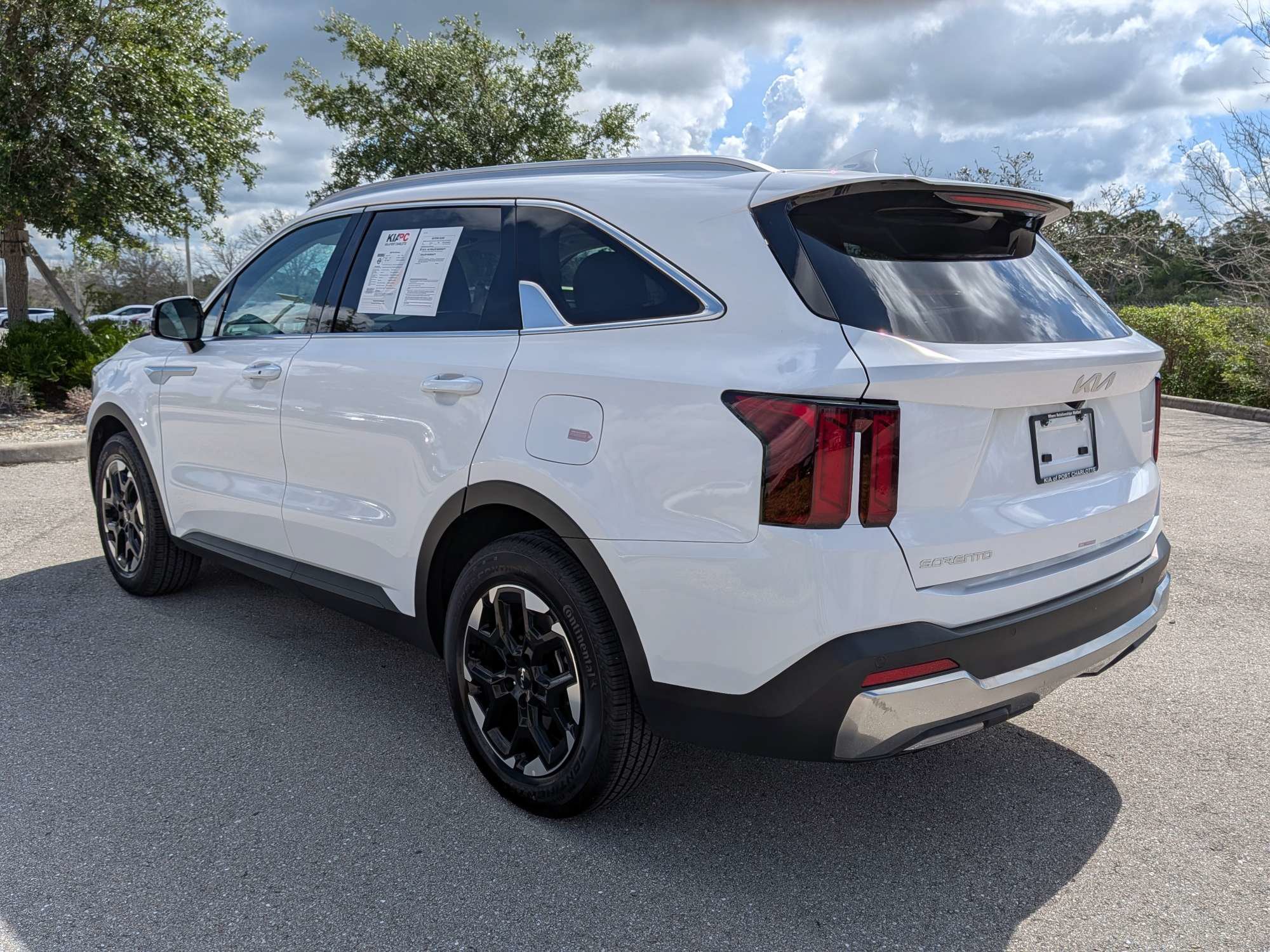 Certified 2025 Kia Sorento S w/ Panoramic Sunroof Package FWD image 7