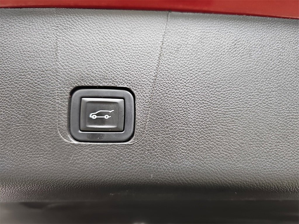 Certified 2023 Chevrolet Traverse LT w/ LPO, Floor Liner Package image 23