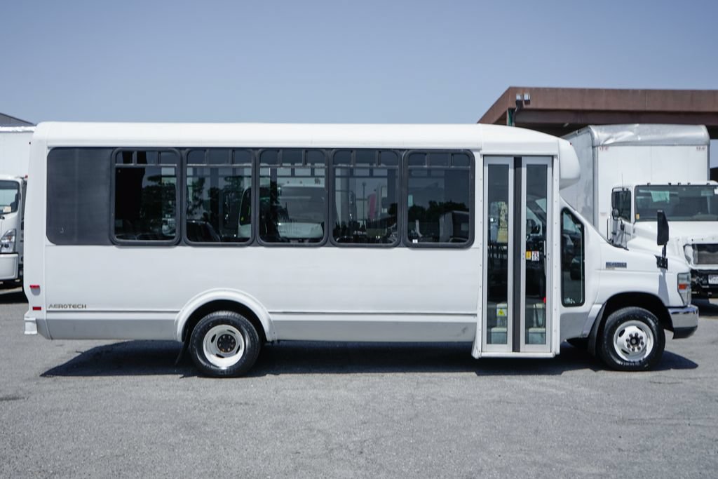 Used 2013 Ford E-450 and Econoline 450 Super Duty w/ Shuttle Bus Prep Pkg RWD image 11