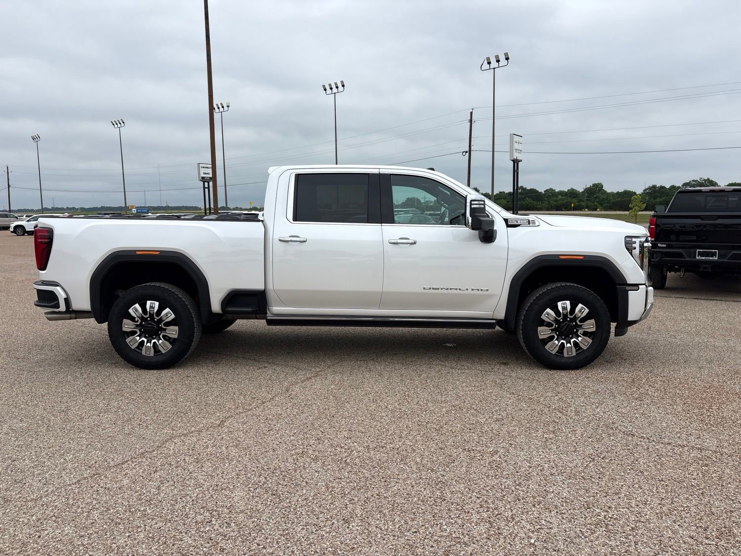 Used 2025 GMC Sierra 2500 Denali w/ Denali Reserve Package AWD/4WD image 7
