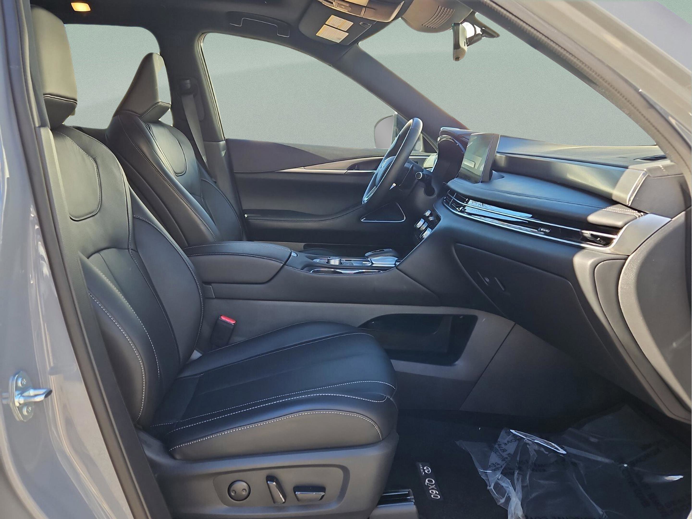 Certified 2025 INFINITI QX60 Luxe w/ Black Edition image 11