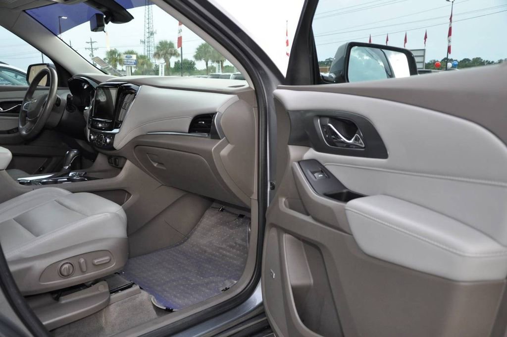Used 2020 Chevrolet Traverse Premier image 17