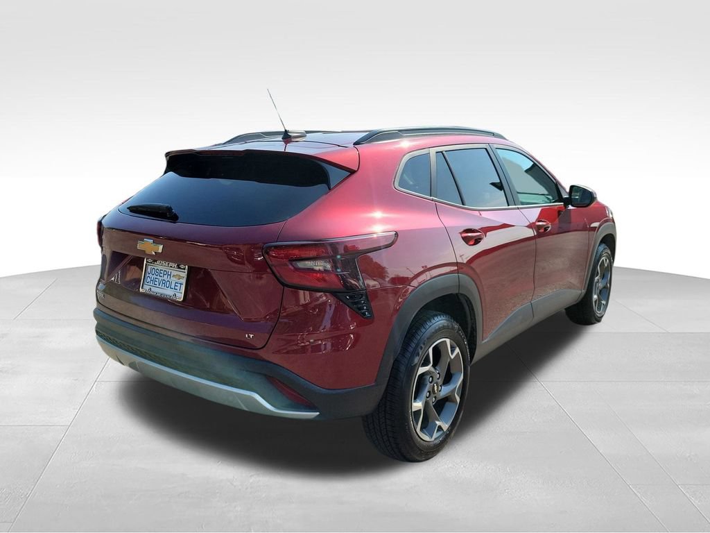 Used 2025 Chevrolet Trax LT FWD image 4