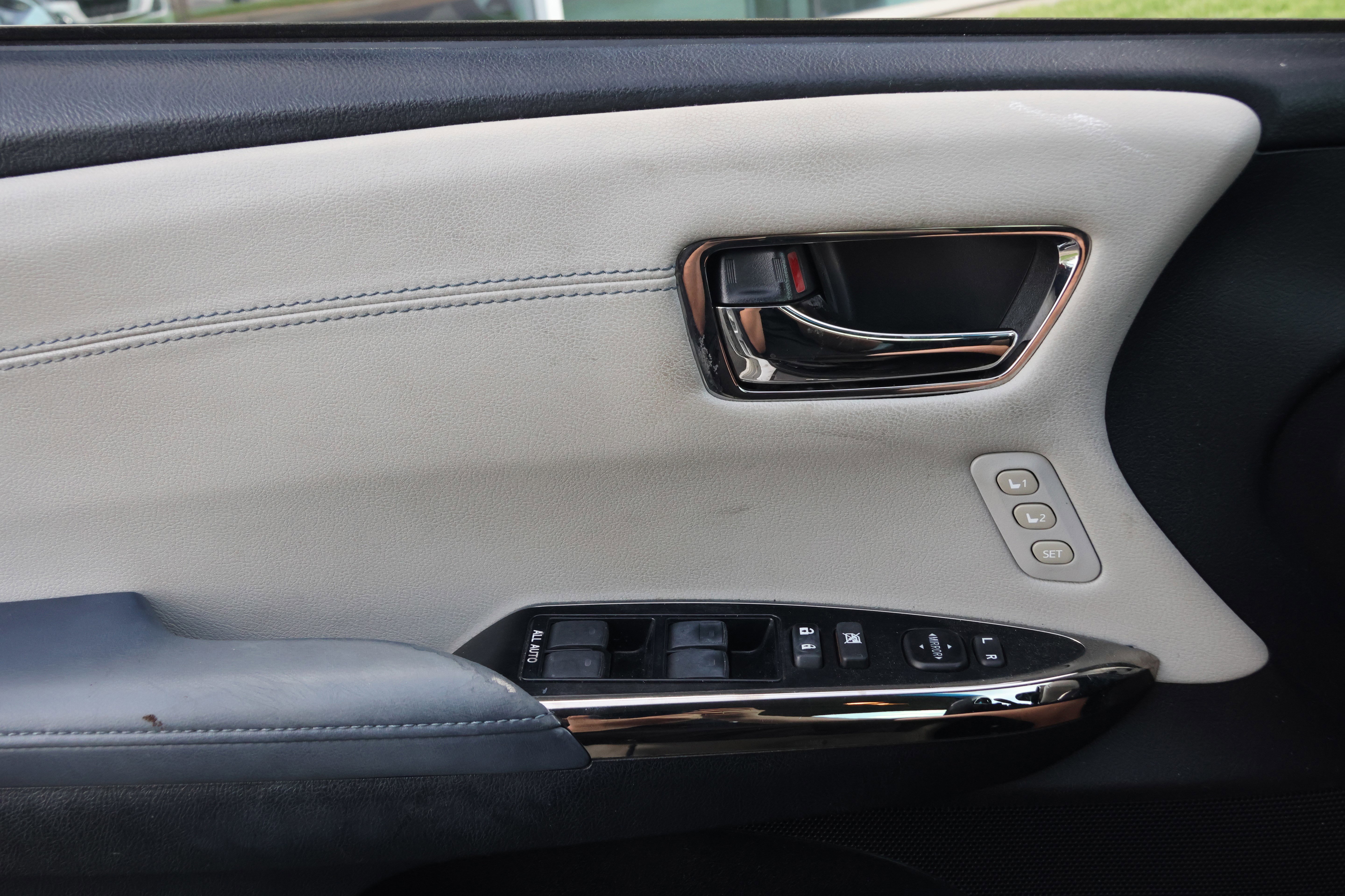 Used 2013 Toyota Avalon Limited image 12