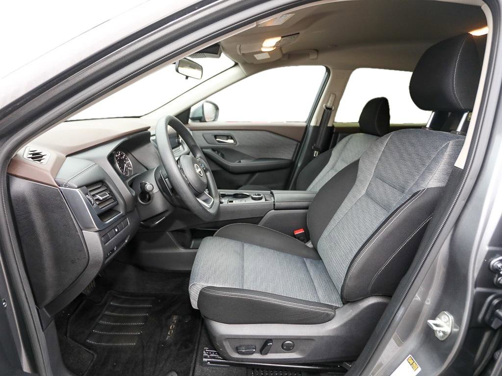 Used 2023 Nissan Rogue SV image 12