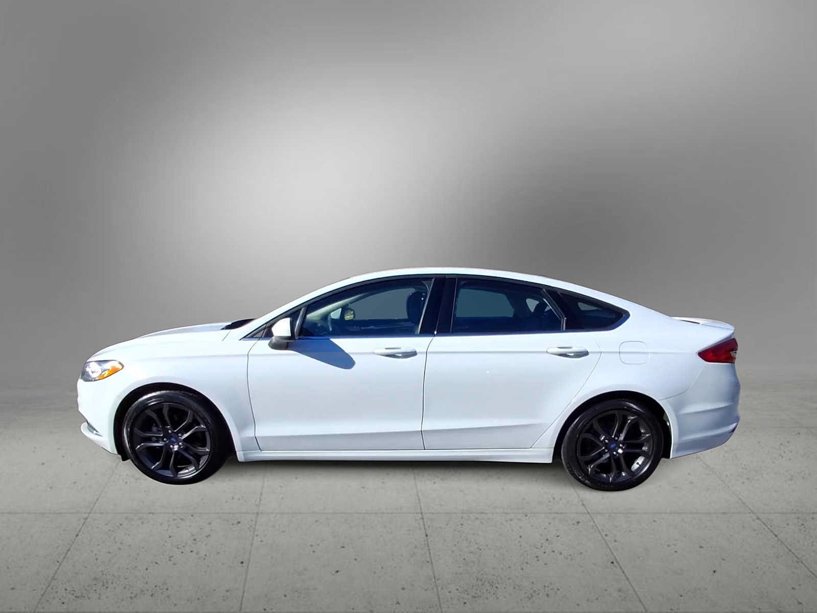 Used 2018 Ford Fusion SE w/ Equipment Group 201A FWD image 5