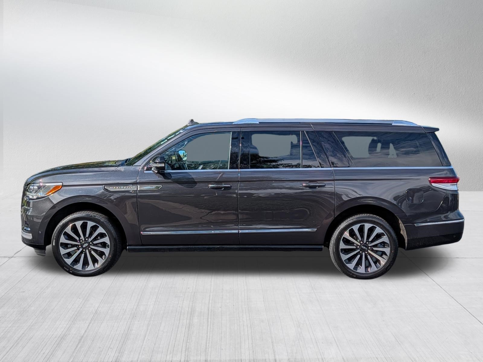 Used 2022 Lincoln Navigator L Reserve AWD/4WD image 4