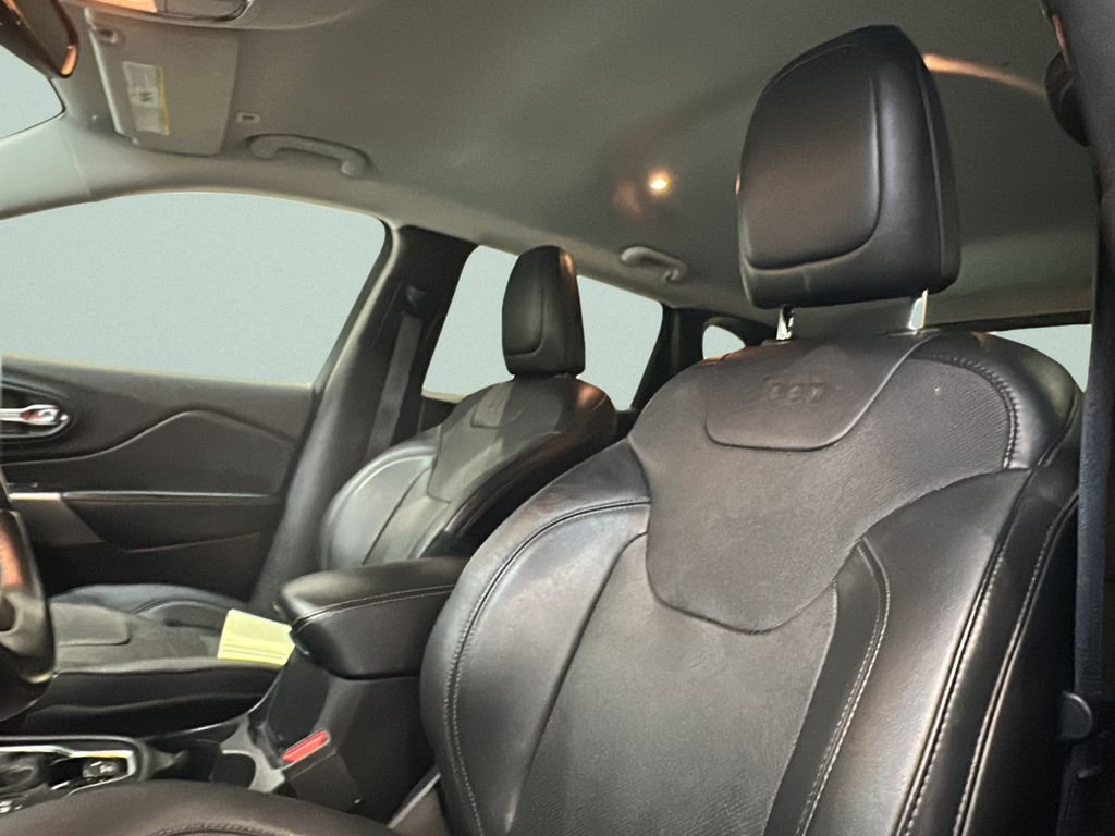 Used 2019 Jeep Cherokee Limited image 6