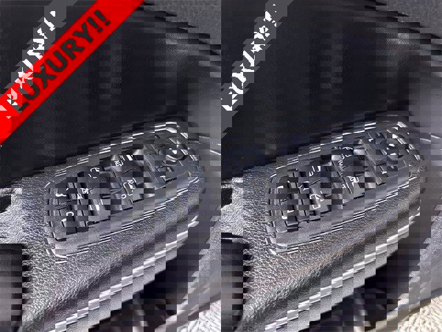 Used 2018 Chrysler 300 Limited image 24