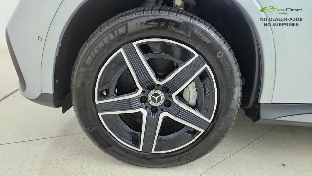 Used 2025 Mercedes-Benz GLC 300 4MATIC image 78