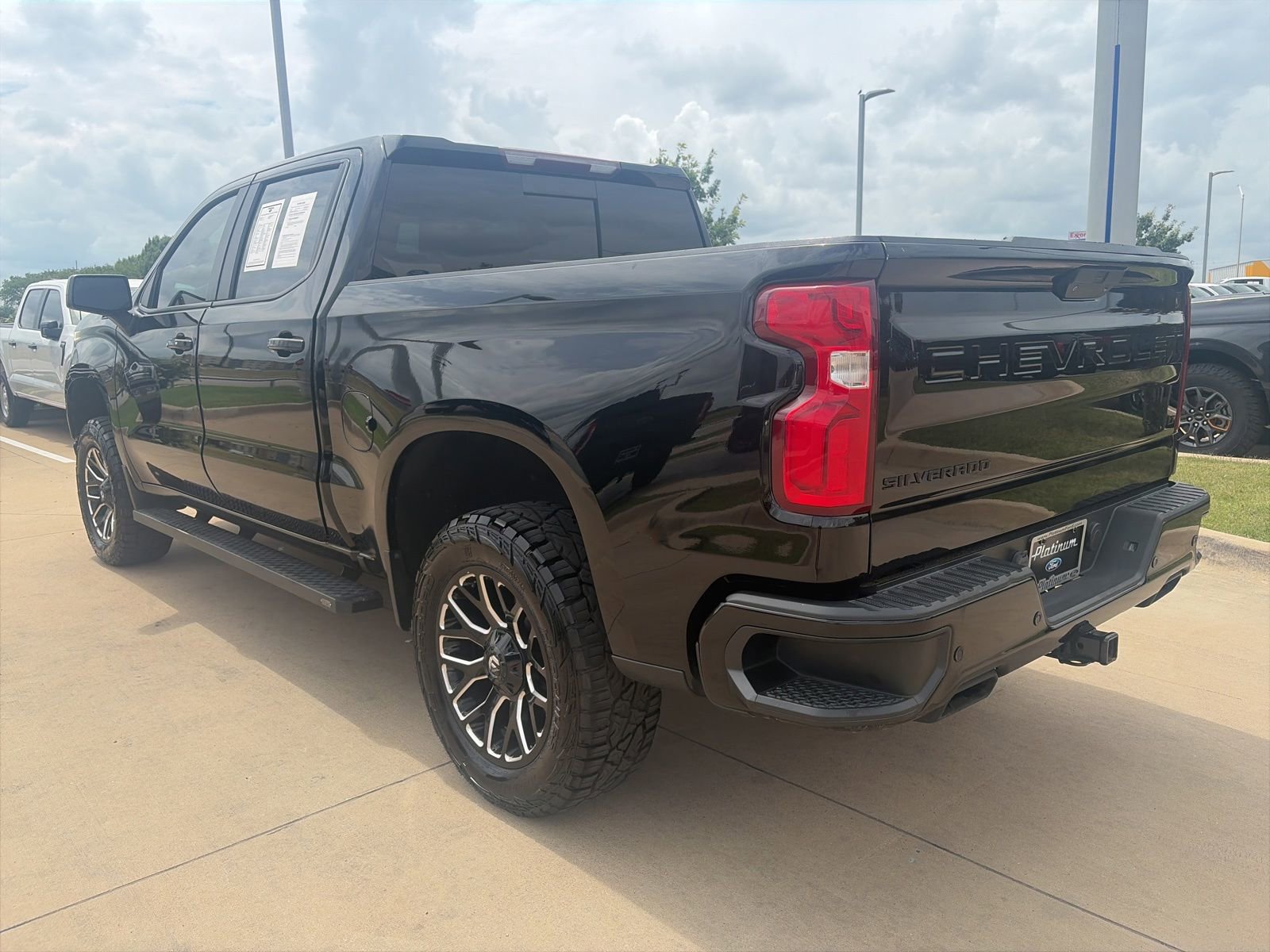 Used 2022 Chevrolet Silverado 1500 LT Trail Boss w/ LT Trail Boss Premium Package AWD/4WD image 3
