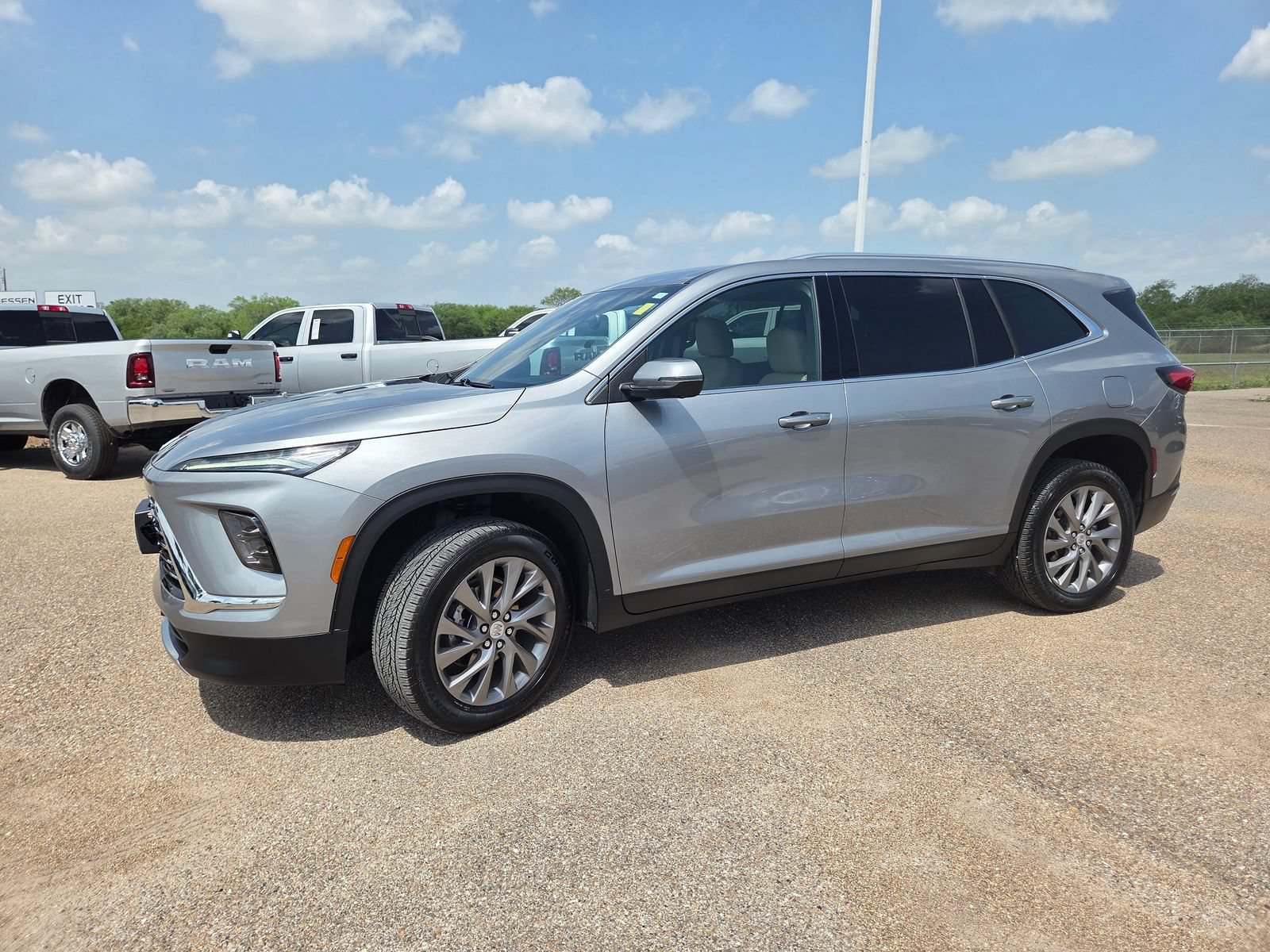 Used 2026 Buick Enclave Preferred FWD image 3