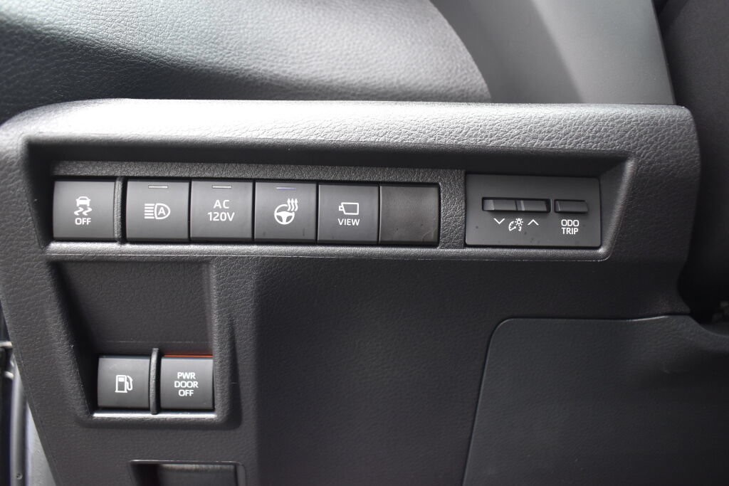 Certified 2025 Toyota Sienna Platinum AWD/4WD image 15