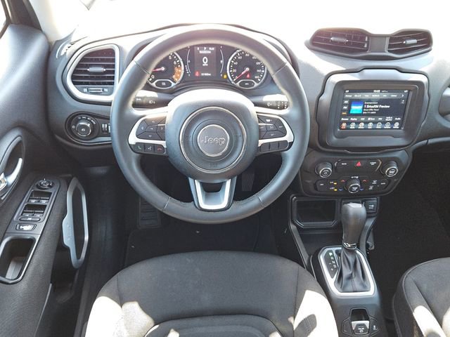 Used 2018 Jeep Renegade Latitude FWD image 12