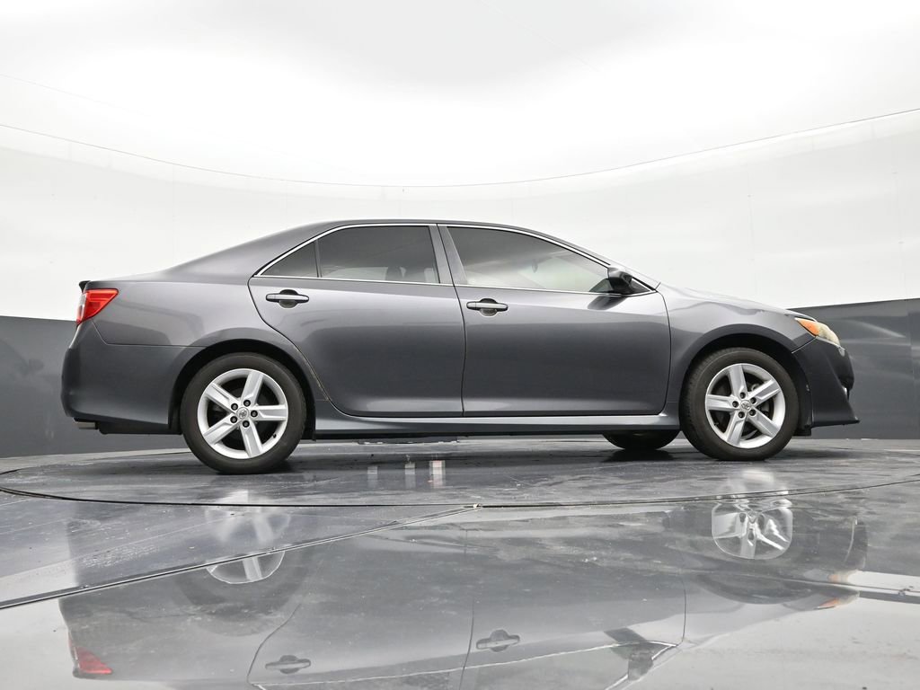 Used 2014 Toyota Camry SE image 25