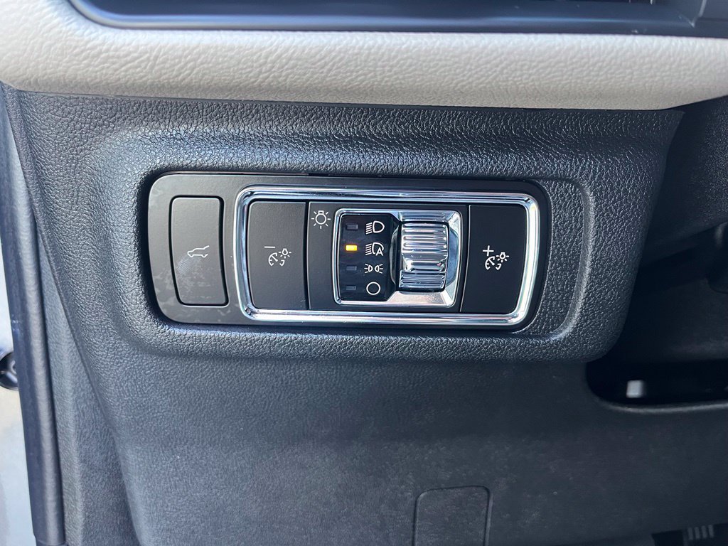 Used 2025 Lincoln Corsair AWD image 38