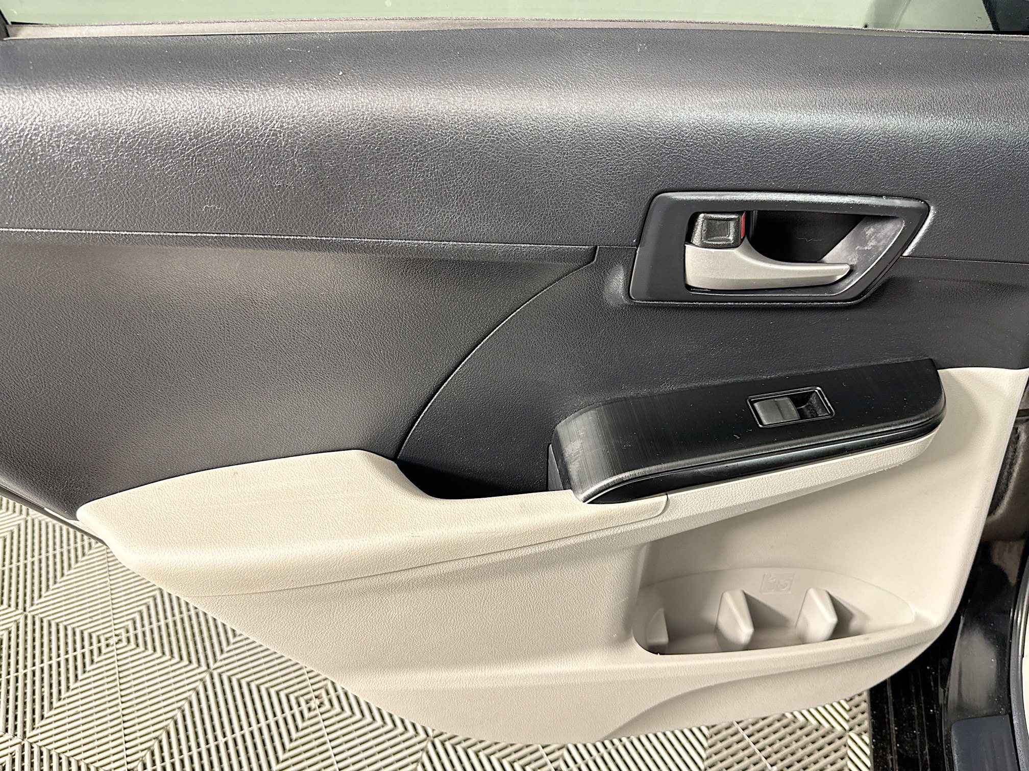 Used 2014 Toyota Camry SE image 23