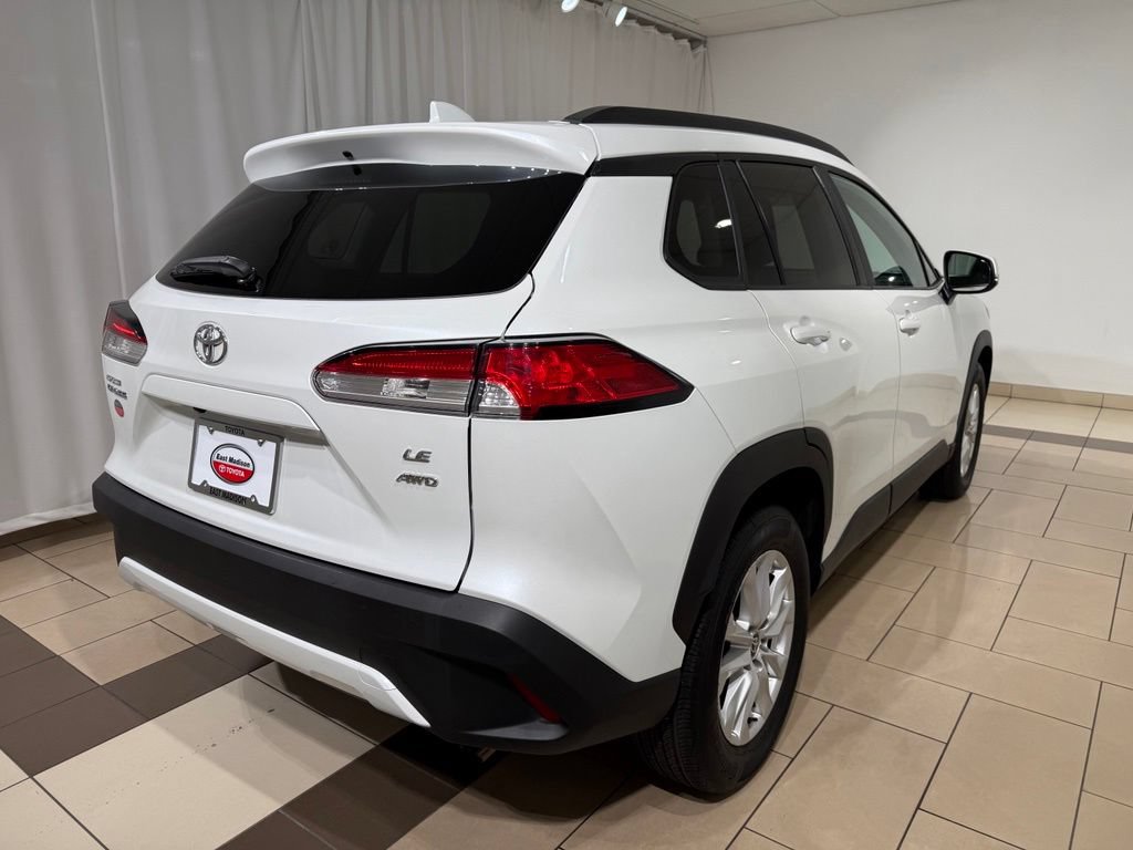 Certified 2022 Toyota Corolla Cross LE w/ Moonroof Package AWD/4WD image 5
