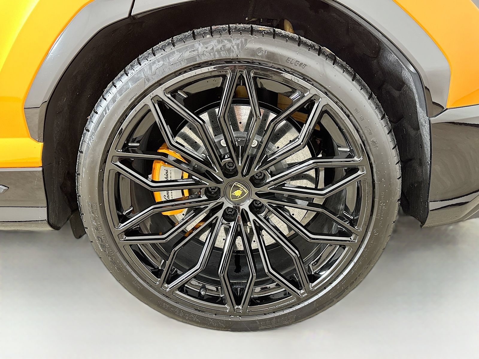 Used 2025 Lamborghini Urus SE AWD/4WD image 54