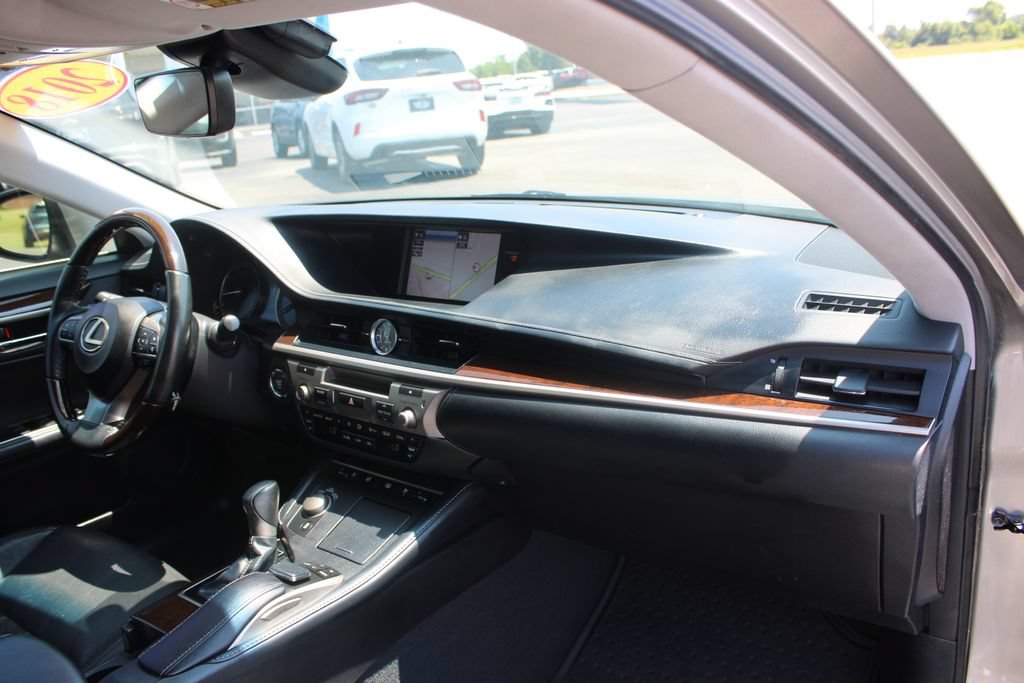 Used 2018 Lexus ES 350 w/ Luxury Package w/Wood Trim FWD image 28