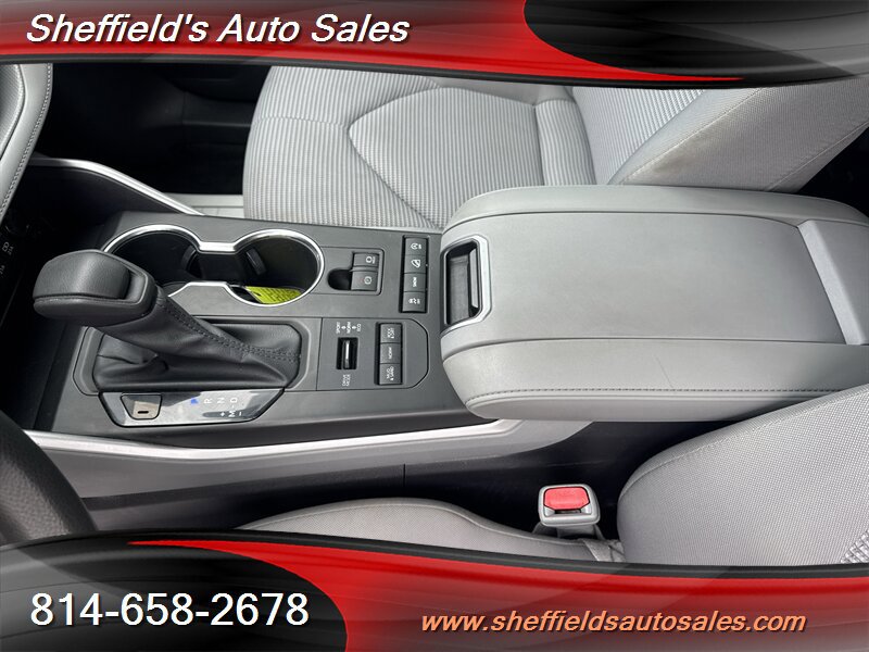 Used 2020 Toyota Highlander L AWD/4WD image 26