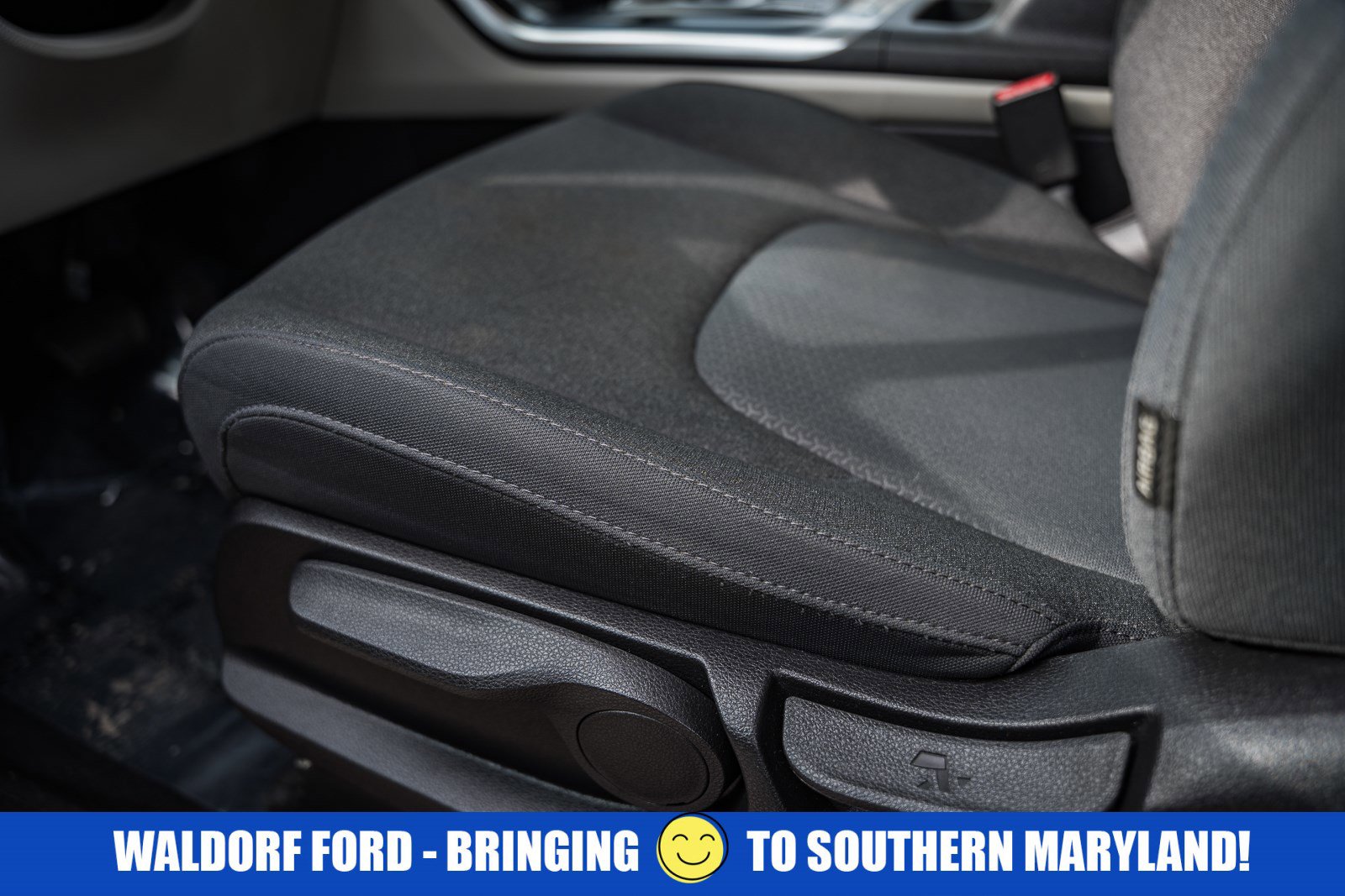 Used 2023 Kia Carnival LX image 33