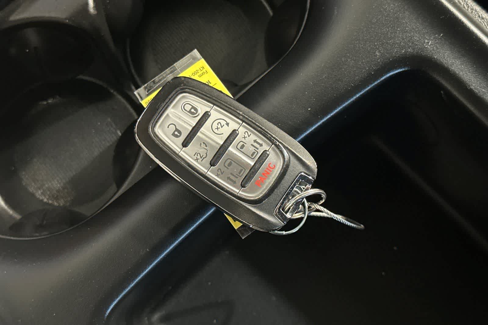 Used 2025 Chrysler Pacifica Select FWD image 29
