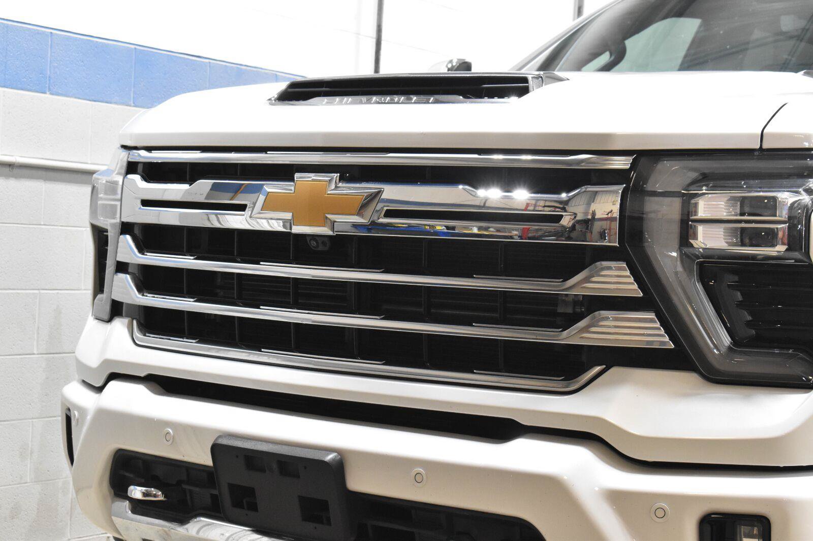 Used 2024 Chevrolet Silverado 3500 High Country w/ High Country Premium Package AWD/4WD image 28