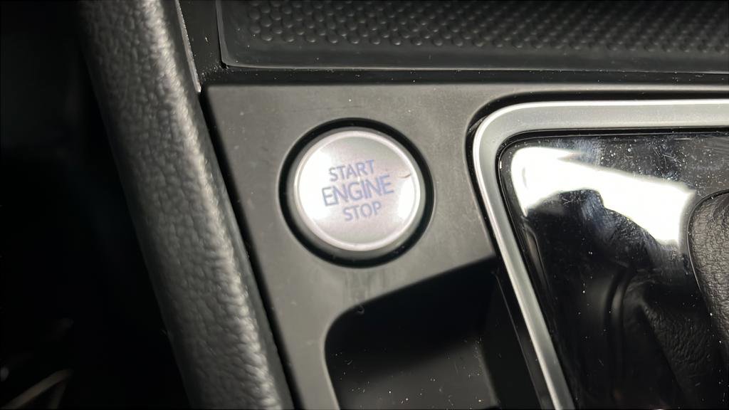 Used 2020 Volkswagen Jetta R-Line w/ R-Line Cold Weather Package FWD image 21