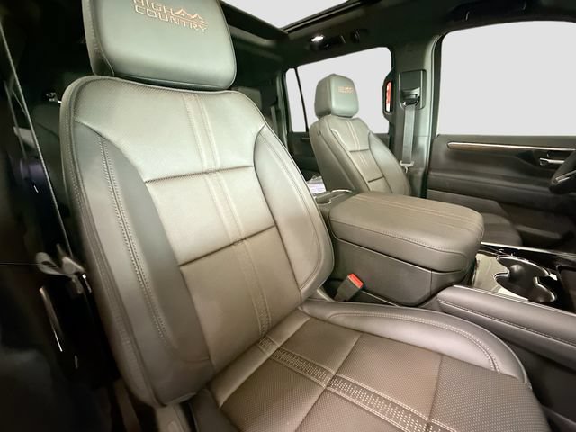 New 2026 Chevrolet Suburban High Country AWD/4WD image 31