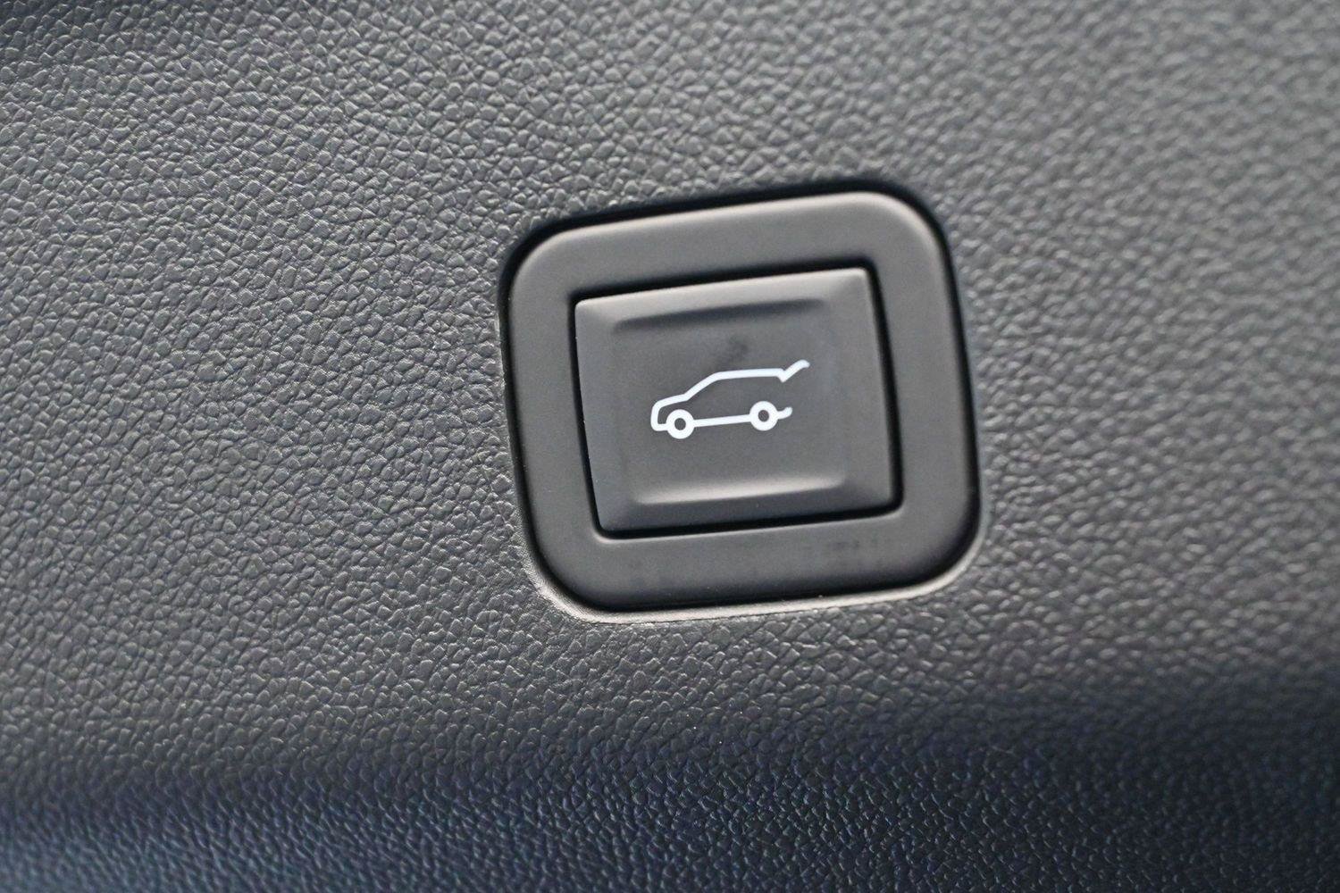 Used 2025 Chevrolet Suburban High Country AWD/4WD image 11
