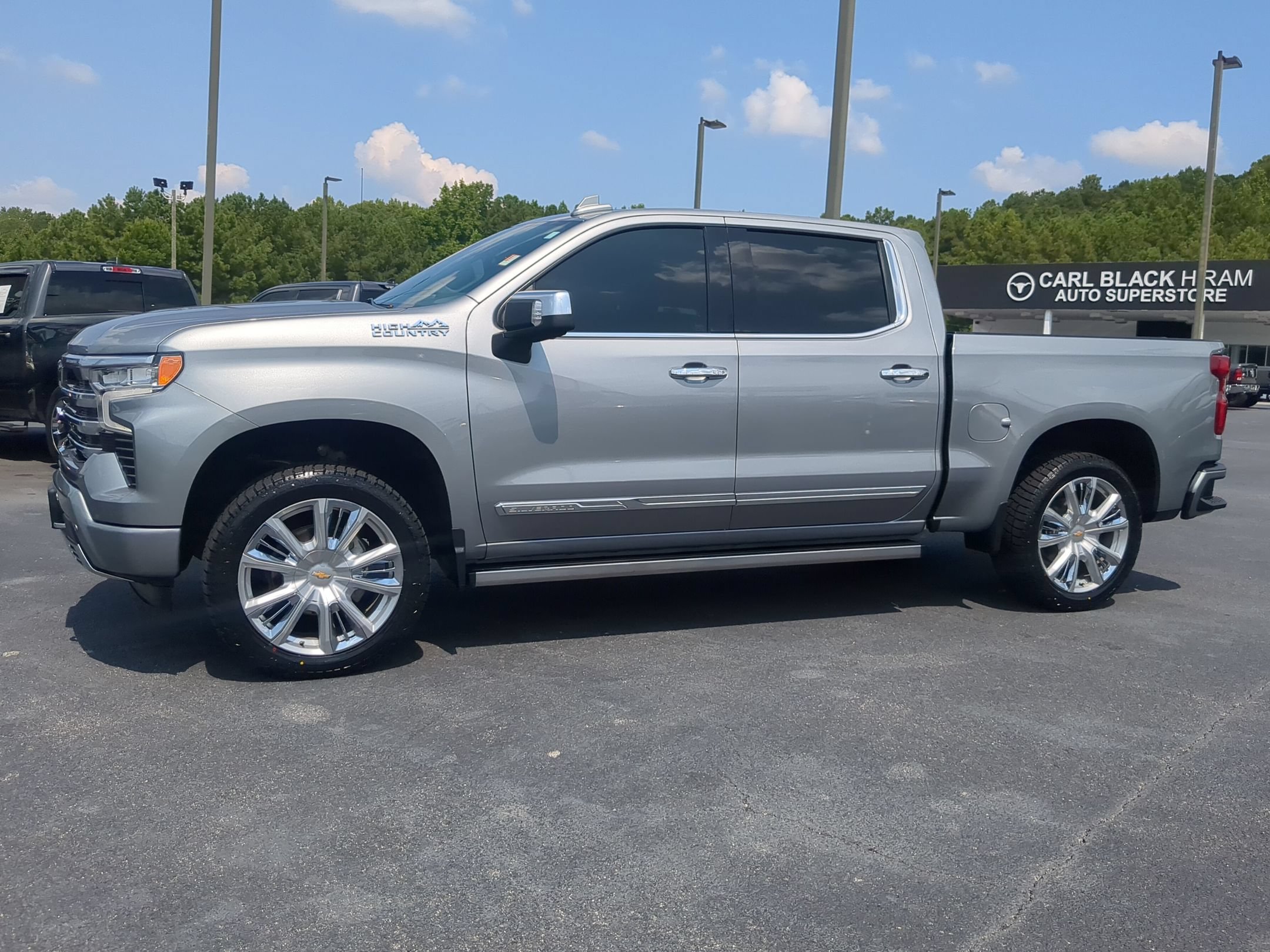 Used 2023 Chevrolet Silverado 1500 High Country w/ High Country Premium Package AWD/4WD image 8