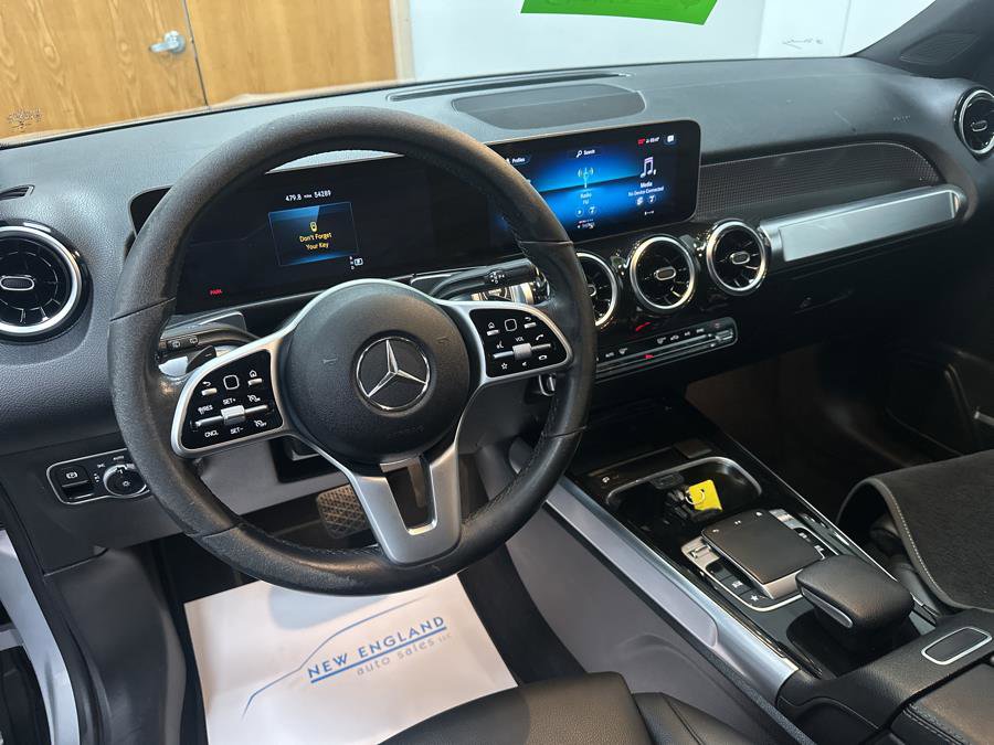 Used 2020 Mercedes-Benz GLB 250 4MATIC w/ Premium Package image 7