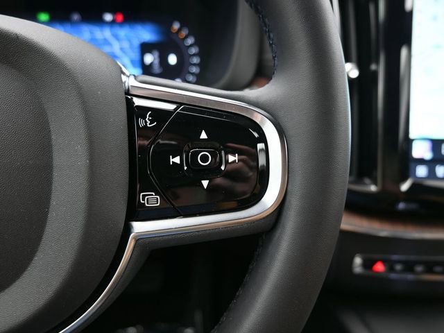 Used 2023 Volvo XC60 B5 Ultimate w/ Climate Package image 25