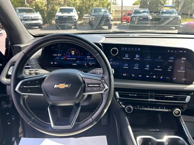 Used 2025 Chevrolet Traverse LT image 18